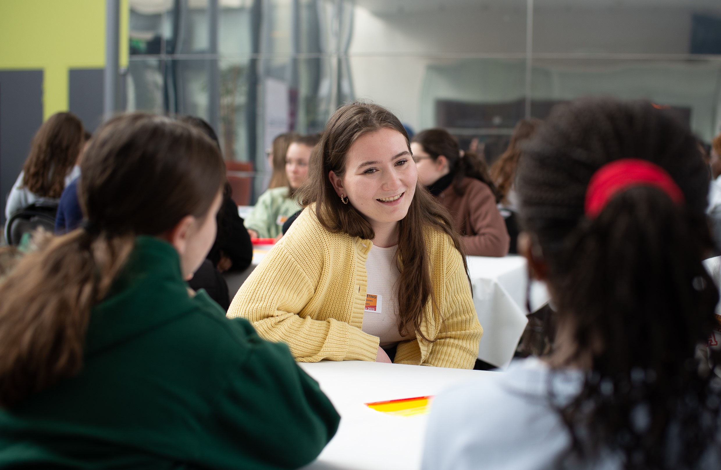 Vif succès pour le speed-meeting organisé à l'Institut d'Optique pour les collégiennes, lycéennes et étudiantes !